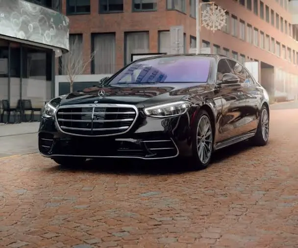 Chauffeur Service Emerald